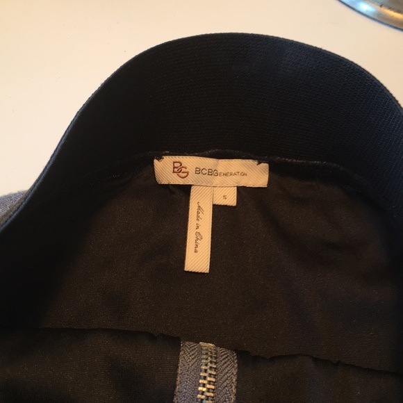 EUC Super soft zippered BCBGeneration mini skirt - Picture 4 of 5